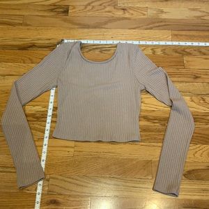 Pretty tan, crop-top - deep back and crew neck